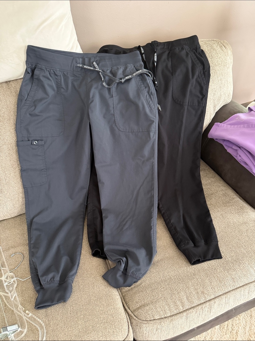 Med couture scrub jogger pants qty 2 - large